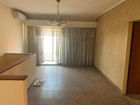 Depto. tipo casa 3 amb. 1er piso, patio, terraza c/parrilla