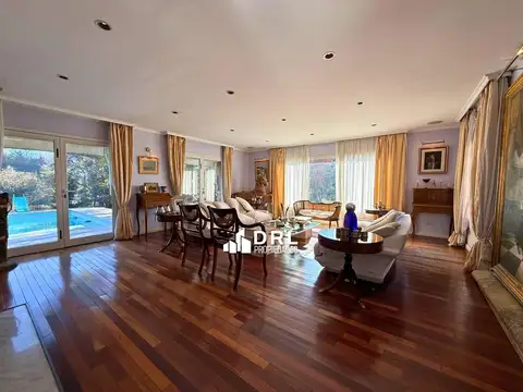 Casa en Venta con 6 cocheras