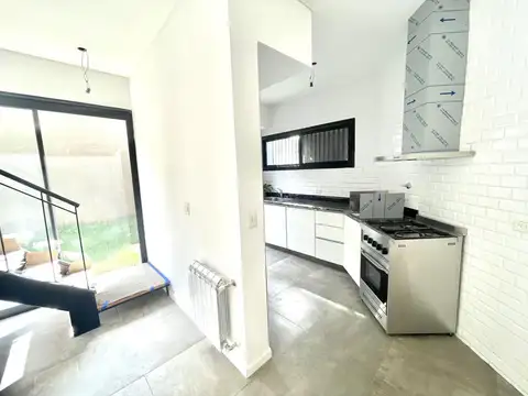 Casa en Alquiler con 1 cochera