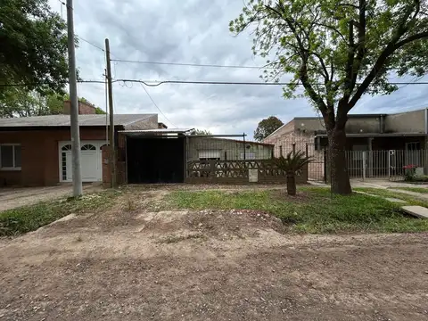 VENTA Casa 2 dormitorios B° OESTE