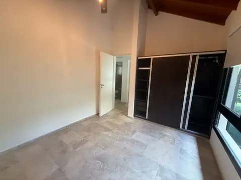 Casa en Venta con 4 cocheras