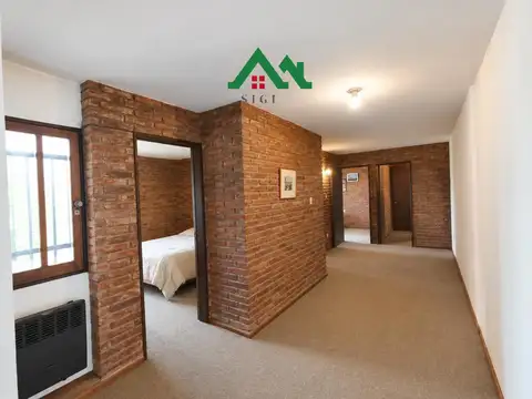 Casa en Venta con 3 cocheras