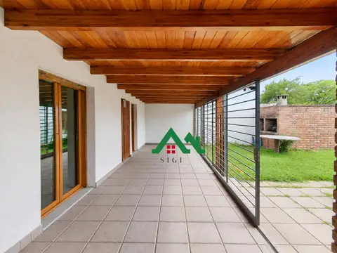 Casa en venta de 4 dormitorios con patio y asador en Urca