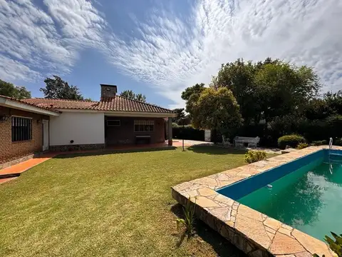 Casa en venta en Funes Ruta 9 4300