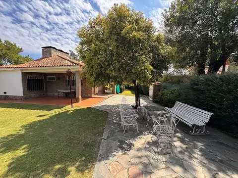 Casa 5 ambientes con 3 baños