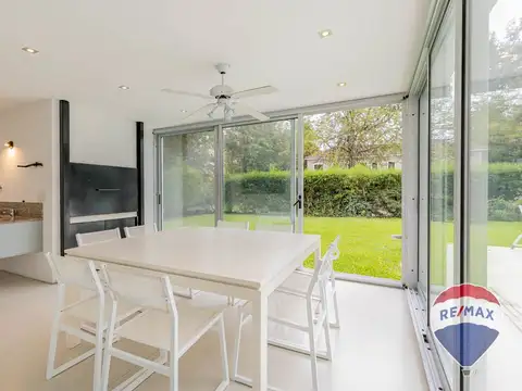 Casa en Venta con 3 cocheras