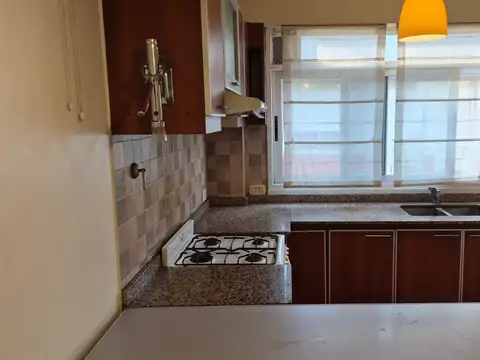 Depto Tipo Casa 4 ambientes con 2 baños