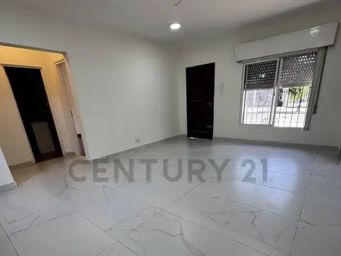 CASA EN PH RECICLADA A NUEVO DE 4 DORMITORIOS Y COCHERA