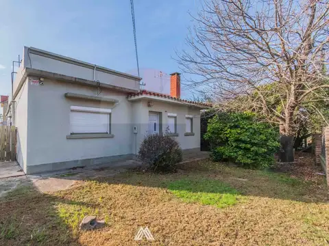 Venta de casa de 3 dormitorios con barbacoa Pando