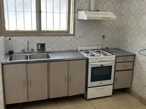Depto Tipo Casa en Alquiler con 1 cocheras