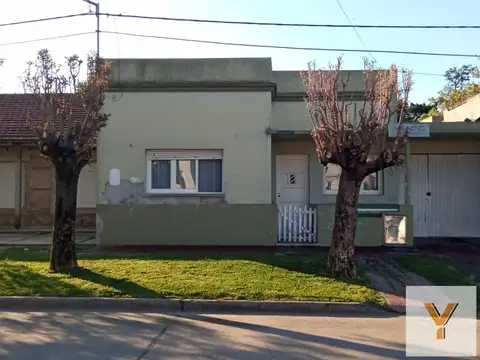 Casa en venta - 2 Dormitorios 1 Baño - Cochera - 600Mts2 - Chillar, Azul