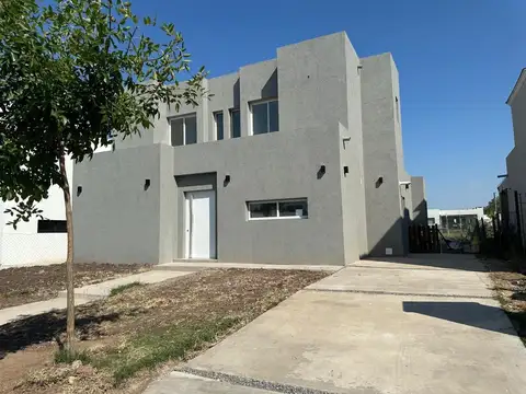 Casa en Venta en Pilar del Este - Santa Lucia, USD 198.000