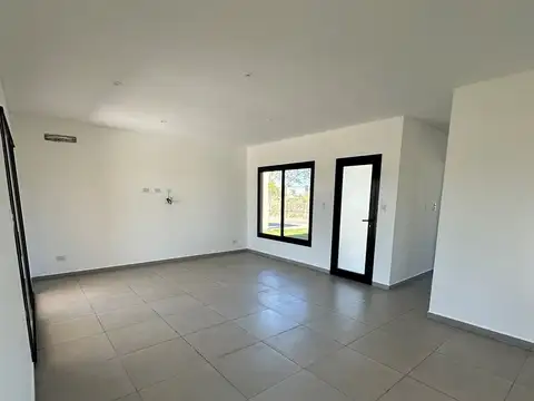 Casa en Alquiler con 2 cocheras