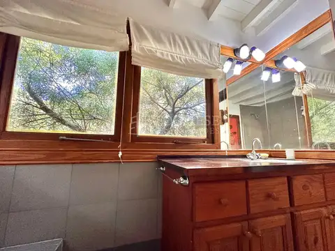 Casa 4 ambientes con 2 baños