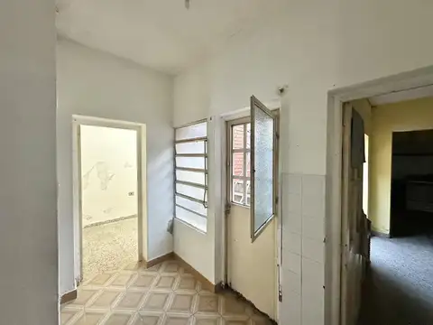 Casa en Venta de 3 amb, patio con parrilla y terraza. Con cochera. Pleno Centro Campana.