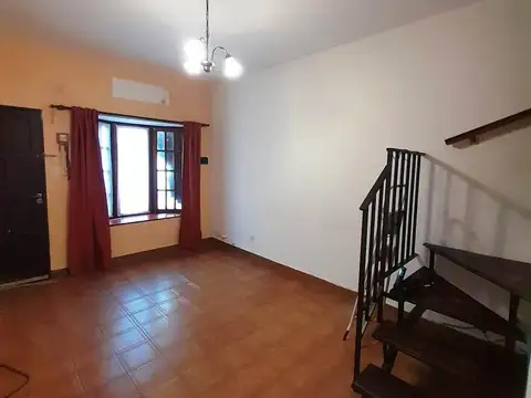 Casa en Alquiler en Villa Luzuriaga, $ 680.000
