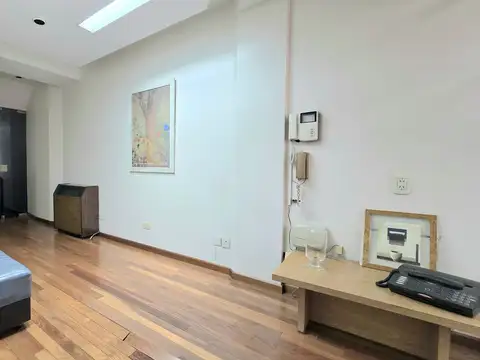 Oficina 5 ambientes con 1 baño