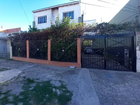 venta de PH al frente con cochera propia en Wilde