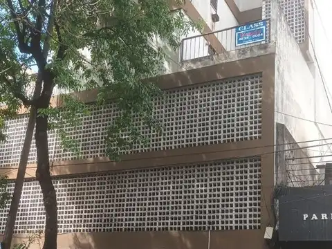 Departamento 3 ambientes c/ cochera y patio en Venta en Flores