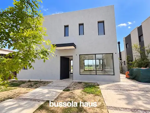 Casa en venta 3 dormitorios pileta y amarra lote interno en Vila Marina II Villanueva Tigre