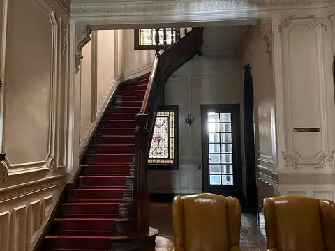 Oficina 17 ambientes con 6 baños