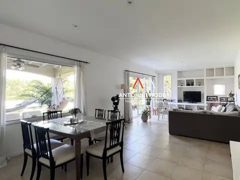 CASA EN VENTA EN ST. MATTHEWS VILLAGE - PILAR
