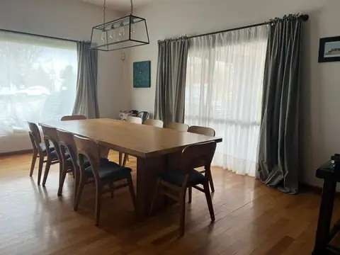 Casa 6 ambientes con 2 baños