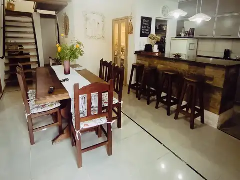 Casa 7 ambientes con 3 baños