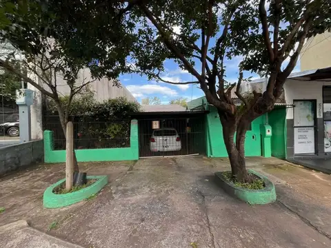 Venta de Casa a refaccionar o demoler en excelente ubicación