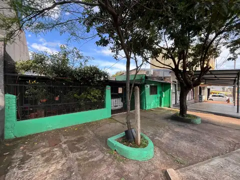 Casa 7 ambientes con 2 baños