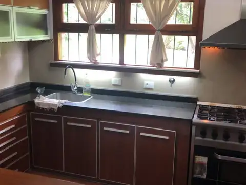 Casa en Alquiler Temporal con 1 cochera