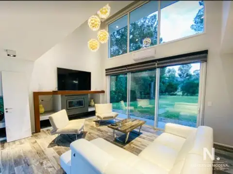 Casa 5 ambientes con 4 baños