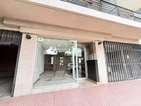 DR LUIS VILA AL 700