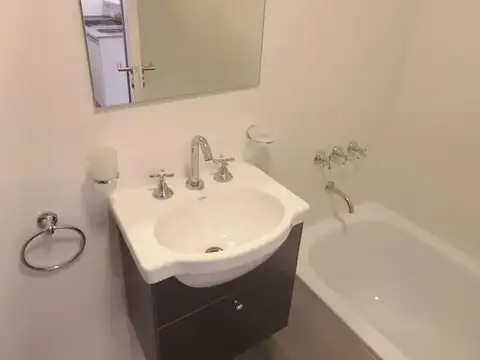 Alquiler monoambiente con balcón en Wilde