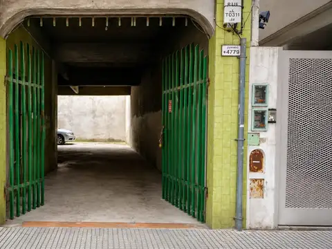 VENTA COCHERA VILLA PUEYRREDON TECHADA ZONA COMERCIAL