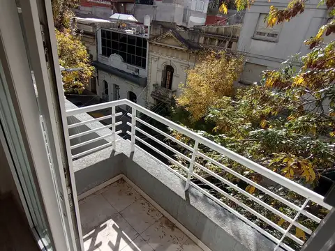 1 AMB TERRADA 72 3º FRENTE BALCON (BARRIO: FLORES)