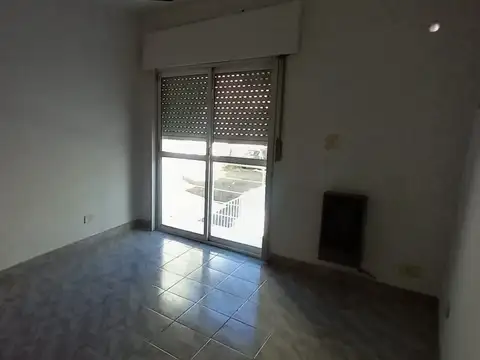 Depto Tipo Casa en Alquiler en Liniers, $ 1.400.000