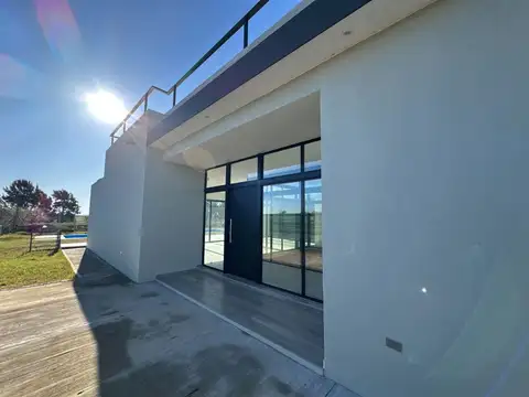 Casa en Venta en Countries y Barrios Cerrados en Berazategui, USD 320.000