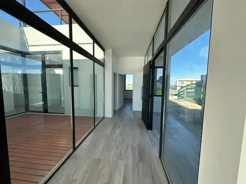 Casa 5 ambientes con 3 baños