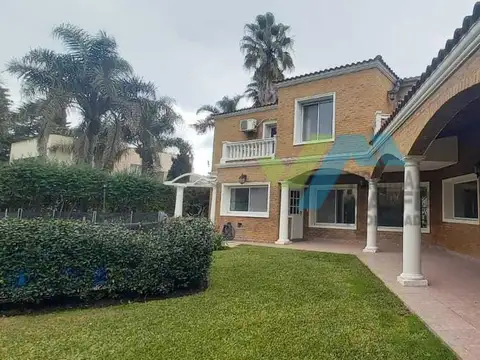 Casa en Alquiler con 1 cochera