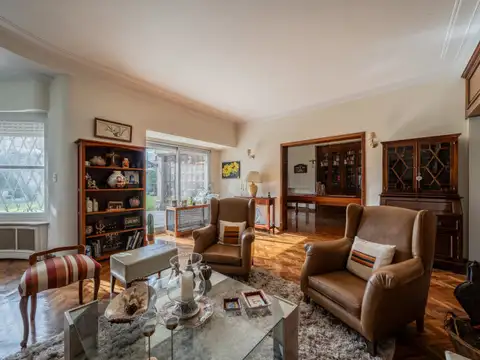 Venta casa en Vicente López con gran jardín, quincho y pileta