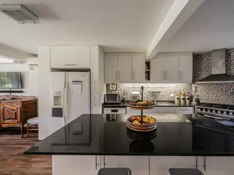 Casa en Venta con 3 cocheras