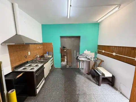 VENTA DE CASA 4 AMBIENTES EN LOTE PROPIO - OLIVOS