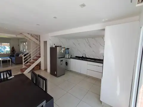 Casa 3 ambientes con 2 baños