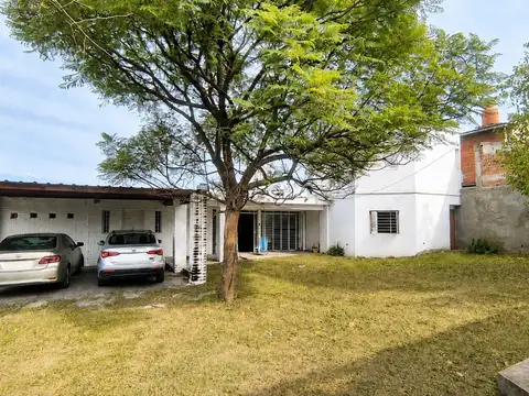SE VENDE AMPLIA CASA  3 DORMITORIOS EN SAN iGNACIO