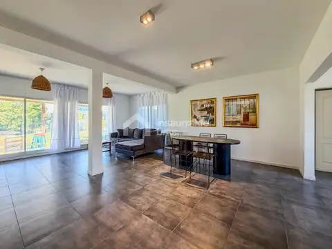 Casa 5 ambientes con 3 baños
