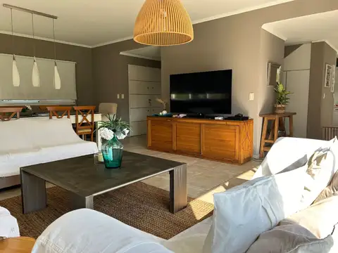Casa en Venta con 4 cocheras