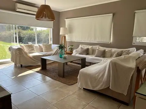 Casa 6 ambientes con 3 baños
