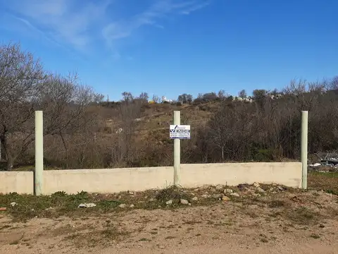 Lote a la venta en Villa Parque Siquiman. (L435)