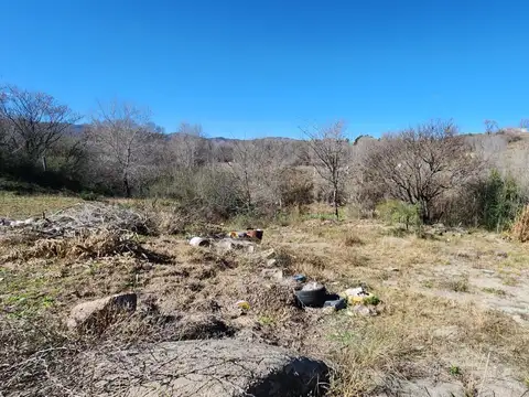 Lote a la venta en Villa Parque Siquiman. (L435)